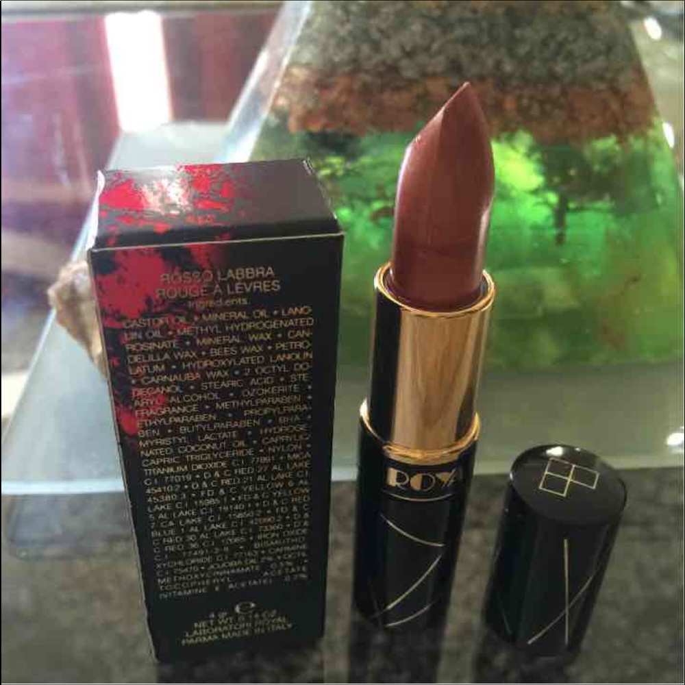 Brand new Royal Lipstick #032